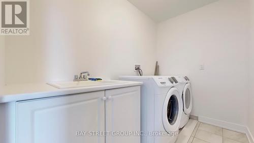 173 Badgerow Way, Aurora, ON - Indoor Photo Showing Laundry Room