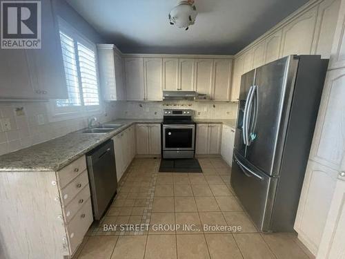 2 Castleview Crescent, Markham, ON - Indoor Photo Showing Kitchen