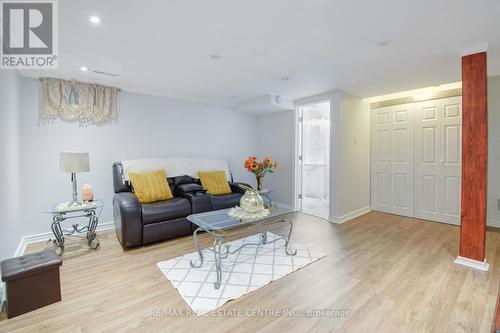 5960 Chidham Crescent, Mississauga, ON - Indoor Photo Showing Living Room