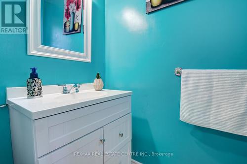 5960 Chidham Crescent, Mississauga, ON - Indoor Photo Showing Bathroom