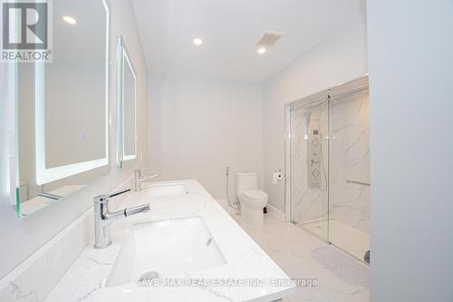 23 Lyndhurst Street, Hamilton, ON - Indoor Photo Showing Bathroom