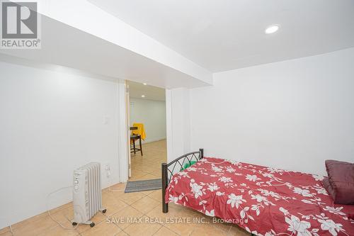 23 Lyndhurst Street, Hamilton, ON - Indoor Photo Showing Bedroom