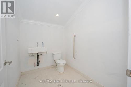 23 Lyndhurst Street, Hamilton, ON - Indoor Photo Showing Bathroom