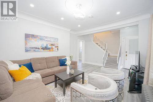 23 Lyndhurst Street, Hamilton, ON - Indoor Photo Showing Living Room