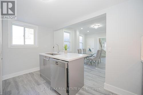 23 Lyndhurst Street, Hamilton, ON - Indoor Photo Showing Kitchen