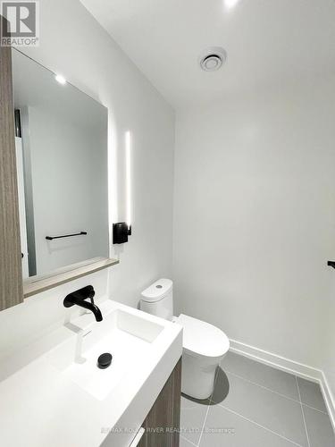 1609 - 127 Broadway Avenue, Toronto, ON - Indoor Photo Showing Bathroom