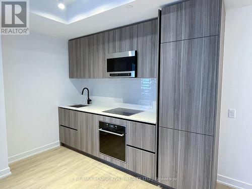 1609 - 127 Broadway Avenue, Toronto, ON - Indoor Photo Showing Kitchen