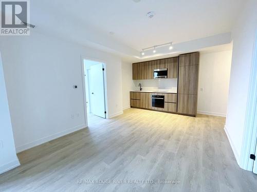 1609 - 127 Broadway Avenue, Toronto, ON - Indoor Photo Showing Kitchen