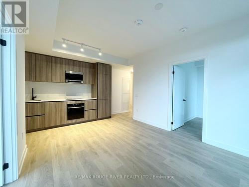 1609 - 127 Broadway Avenue, Toronto, ON - Indoor Photo Showing Kitchen