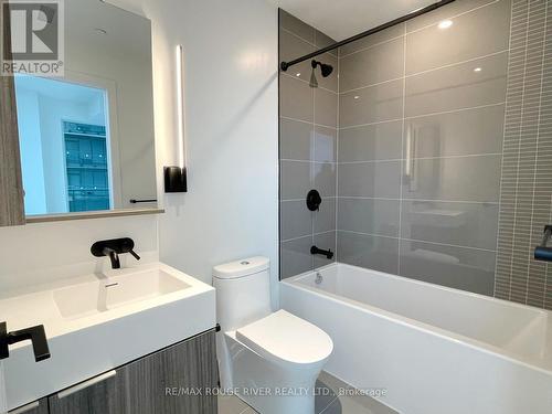 1609 - 127 Broadway Avenue, Toronto, ON - Indoor Photo Showing Bathroom