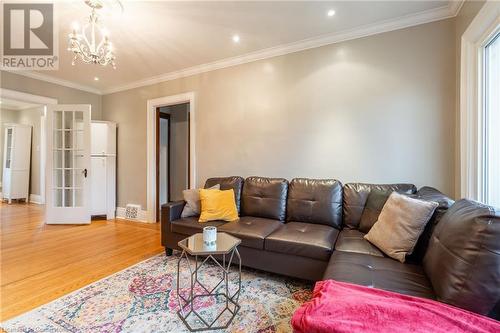 53 Tuxedo Avenue S, Hamilton, ON - Indoor Photo Showing Living Room