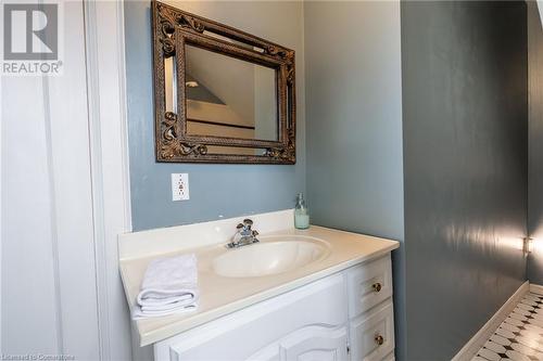 3pc - 53 Tuxedo Avenue S, Hamilton, ON - Indoor Photo Showing Bathroom