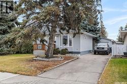 406 S AVENUE N  Saskatoon, SK S7L 3A1