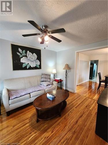 94 Avonlea Street, Ingersoll, ON - Indoor Photo Showing Living Room