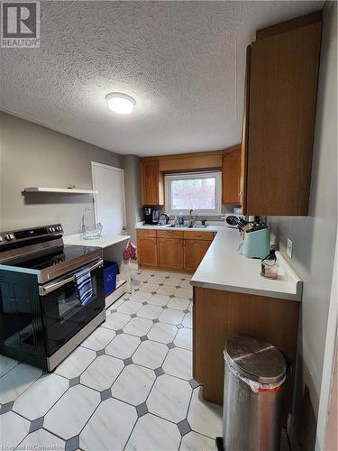 94 Avonlea Street, Ingersoll, ON - Indoor Photo Showing Kitchen