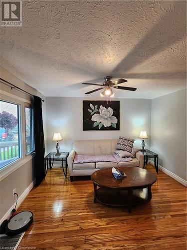 94 Avonlea Street, Ingersoll, ON - Indoor Photo Showing Living Room