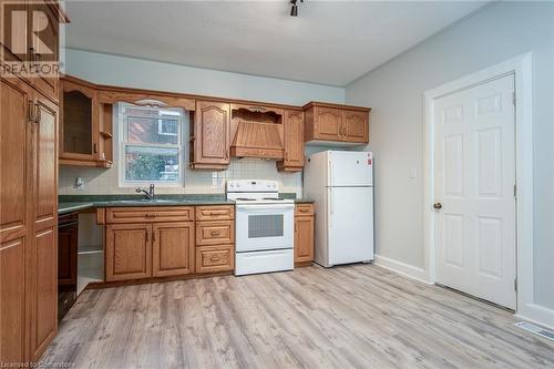 28 Beale Street, Woodstock, ON - Indoor Photo Showing Kitchen