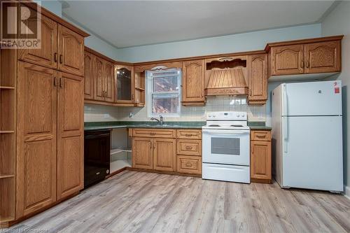 28 Beale Street, Woodstock, ON - Indoor Photo Showing Kitchen