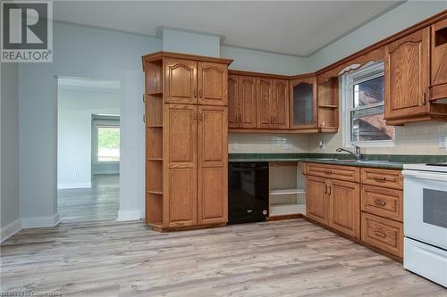 28 Beale Street, Woodstock, ON - Indoor Photo Showing Kitchen