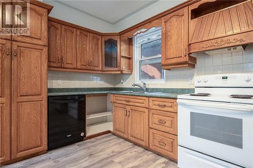 28 Beale Street, Woodstock, ON - Indoor Photo Showing Kitchen