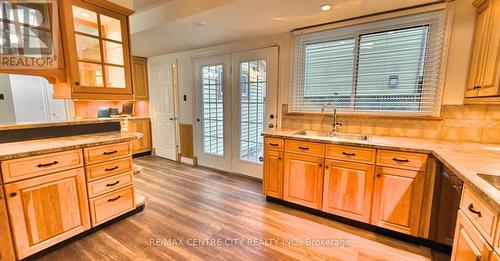 19 Crabtree Avenue, London, ON - Indoor Photo Showing Kitchen