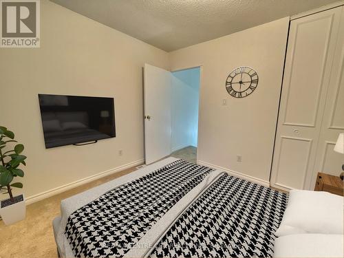 19 Crabtree Avenue, London, ON - Indoor Photo Showing Bedroom