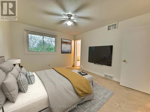 19 Crabtree Avenue, London, ON - Indoor Photo Showing Bedroom