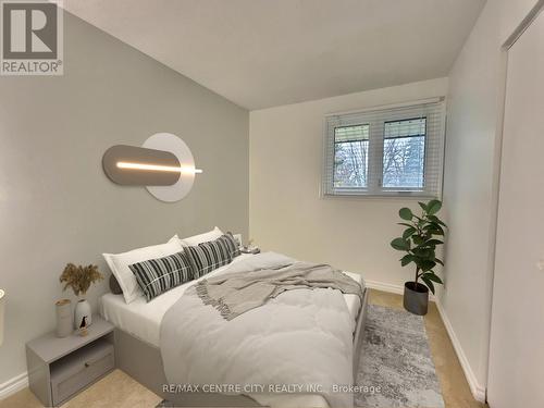 19 Crabtree Avenue, London, ON - Indoor Photo Showing Bedroom