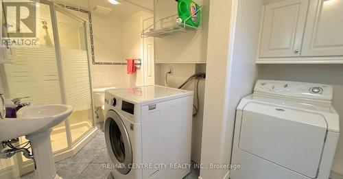 19 Crabtree Avenue, London, ON - Indoor Photo Showing Laundry Room