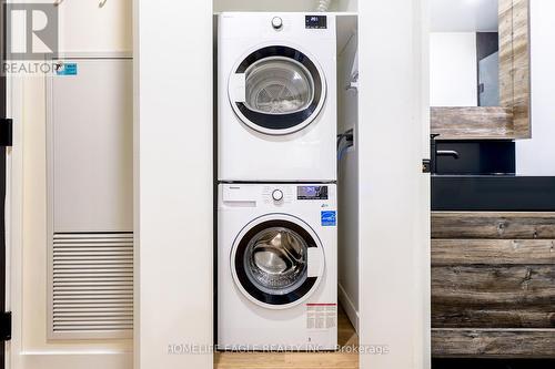 1221 - 505 Richmond Street W, Toronto, ON - Indoor Photo Showing Laundry Room