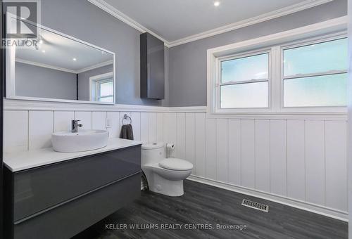 900 Henry Street, Whitby, ON - Indoor Photo Showing Bathroom