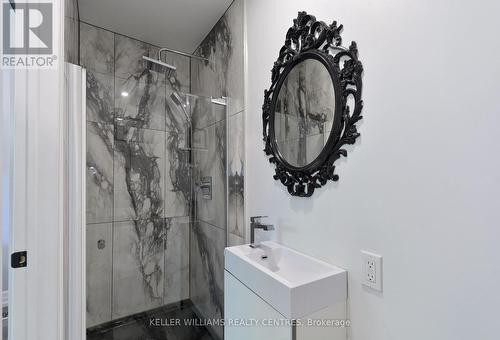 900 Henry Street, Whitby, ON - Indoor Photo Showing Bathroom