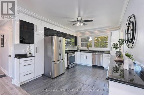 900 Henry Street, Whitby, ON - Indoor Photo Showing Kitchen With Upgraded Kitchen