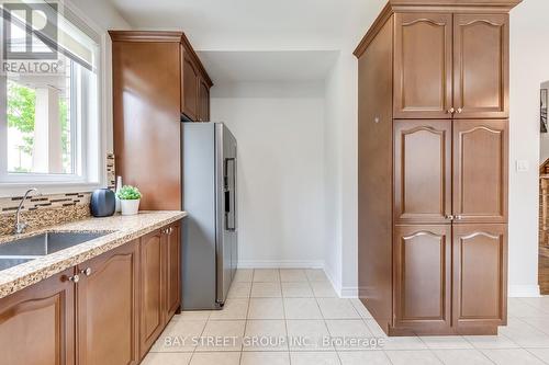 22 Dairy Avenue, Richmond Hill, ON - Indoor Photo Showing Kitchen