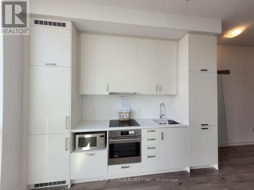 1606 - 60 Honeycrisp Crescent, Vaughan, ON - Indoor Photo Showing Kitchen