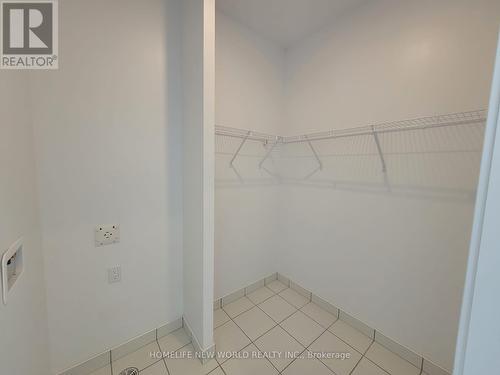 1606 - 60 Honeycrisp Crescent, Vaughan, ON - Indoor With Storage