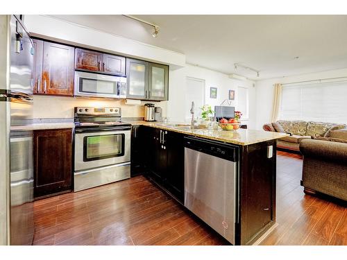 124 13958 108 Avenue, Surrey, BC - Indoor Photo Showing Kitchen With Double Sink