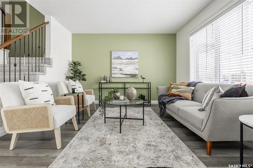 300B Maple Street E, Saskatoon, SK - Indoor Photo Showing Living Room