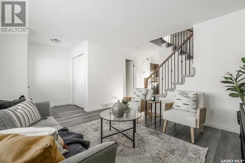 300B Maple Street E, Saskatoon, SK - Indoor Photo Showing Living Room