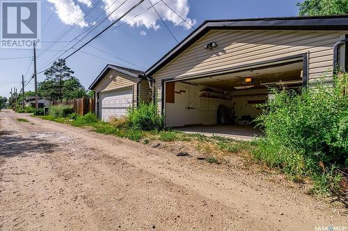 300B Maple Street E, Saskatoon, SK - Outdoor