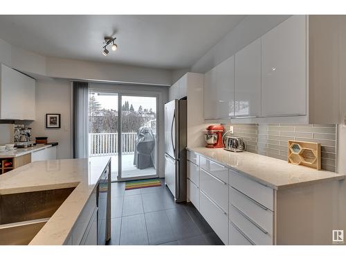 8936 143 St Nw, Edmonton, AB - Indoor Photo Showing Kitchen With Upgraded Kitchen