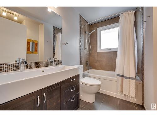 8936 143 St Nw, Edmonton, AB - Indoor Photo Showing Bathroom