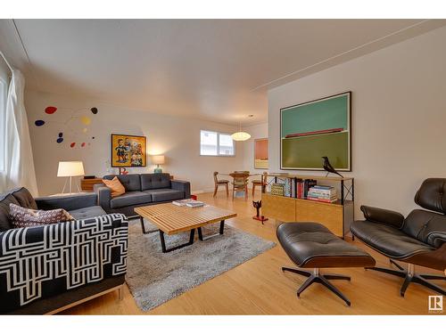 8936 143 St Nw, Edmonton, AB - Indoor Photo Showing Living Room