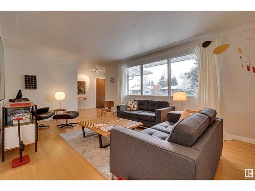 8936 143 St Nw, Edmonton, AB - Indoor Photo Showing Living Room