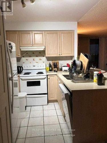 2305 - 7 Lorraine Drive, Toronto, ON - Indoor Photo Showing Kitchen