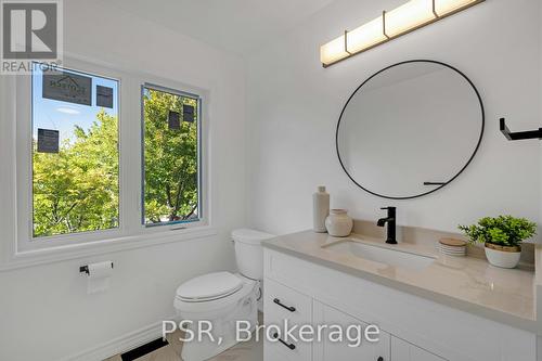 17 Ronan Crescent, Vaughan, ON - Indoor Photo Showing Bathroom