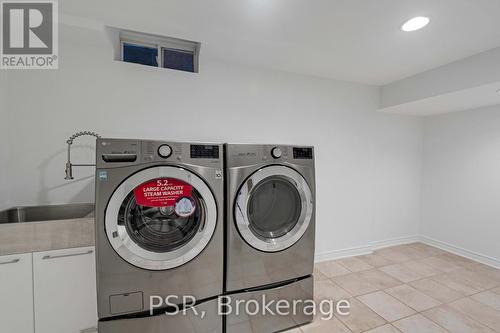 17 Ronan Crescent, Vaughan, ON - Indoor Photo Showing Laundry Room