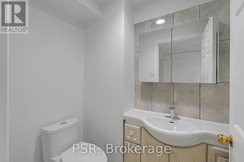 17 Ronan Crescent, Vaughan, ON - Indoor Photo Showing Bathroom