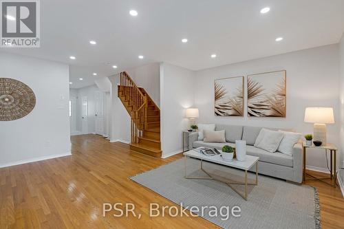 17 Ronan Crescent, Vaughan, ON - Indoor Photo Showing Living Room