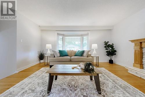 690 Adelaide Avenue E, Oshawa, ON - Indoor Photo Showing Living Room